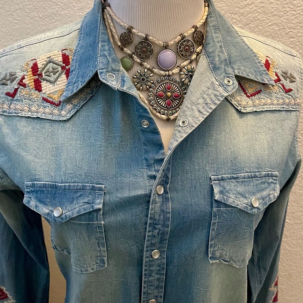 Johnny Was Denim Blue Embroidered Shirtdress with Pearl Snap Closure - Sz S - Picture 7 of 9